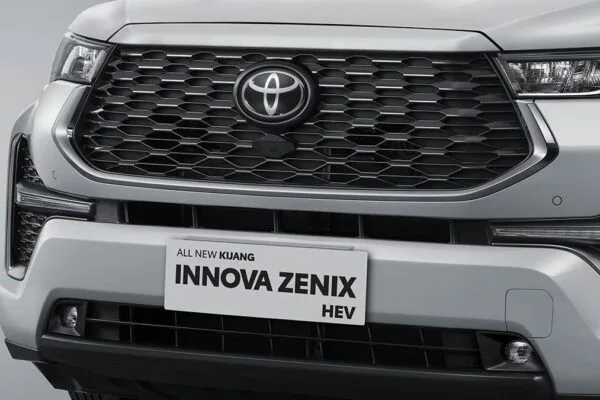 kijang-innova-zenix-hybrid-1-600x400.jpg